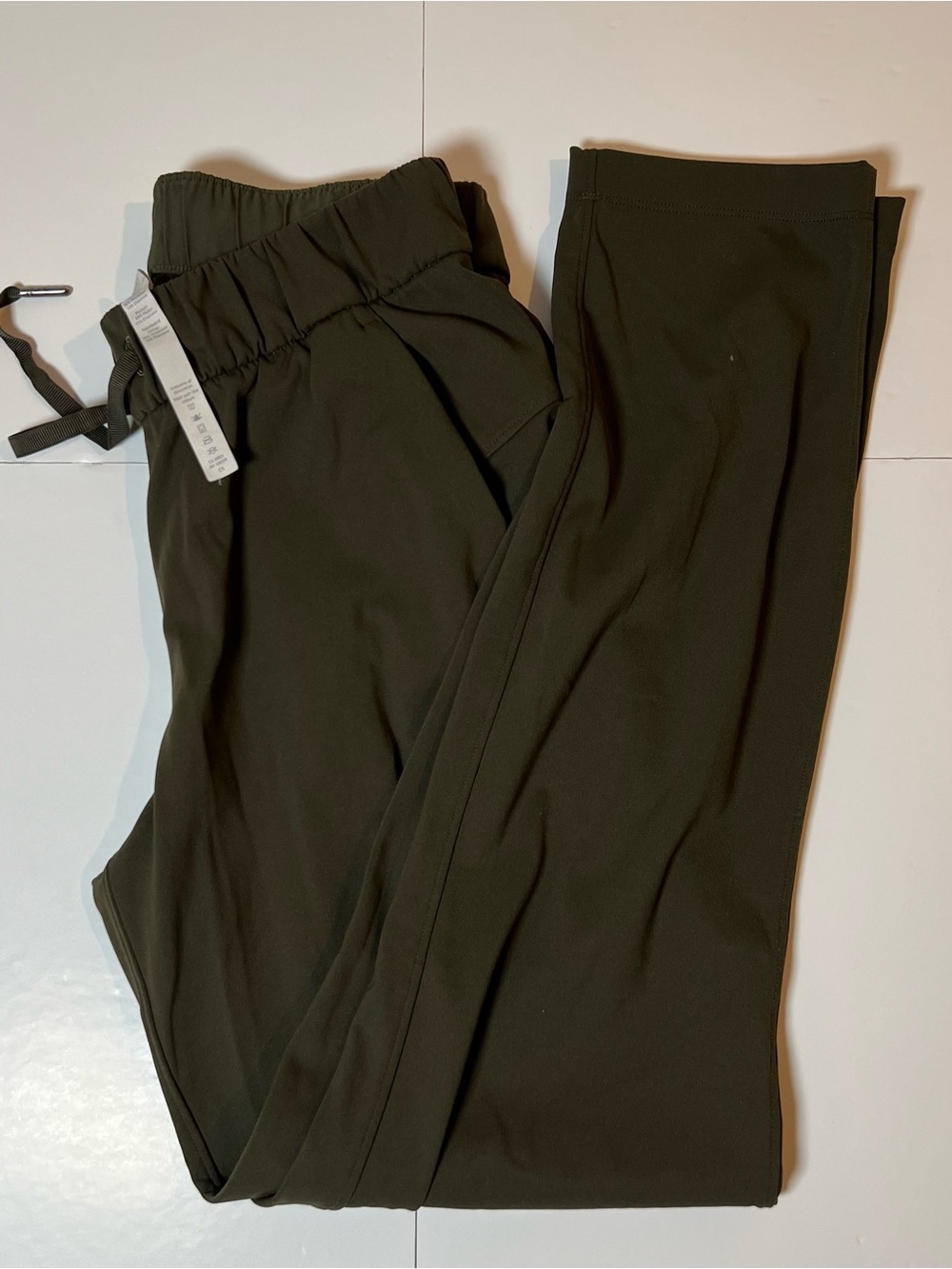 Lululemon On The Fly 7/8 Pants Dark Olive Size 4 Drawstring Travel Trousers